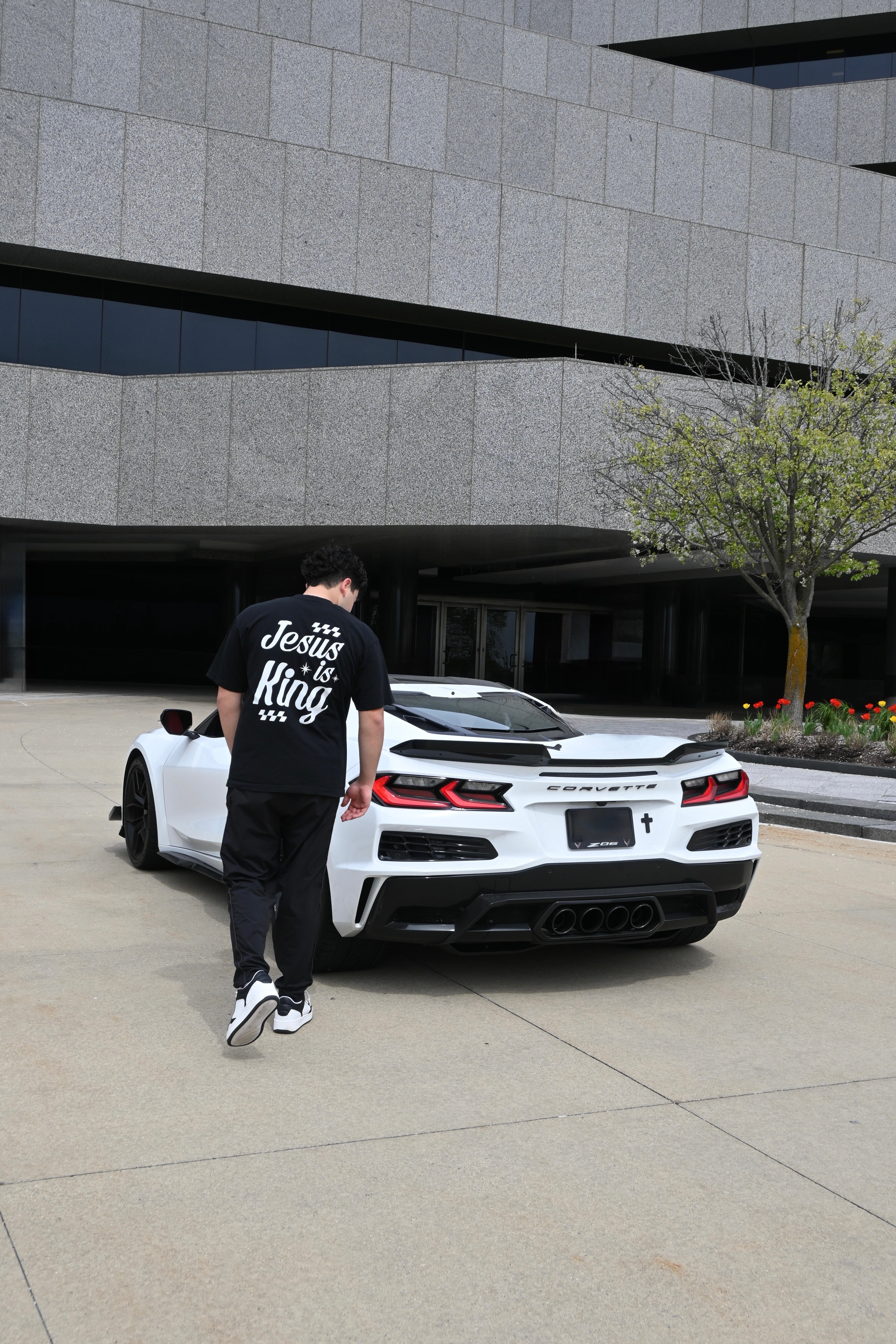 JESUS IS KING OVERSIZED TEE